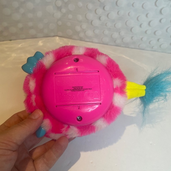 Furby Boom Pink Polka Dots interactive plush toy - Picture 7 of 8